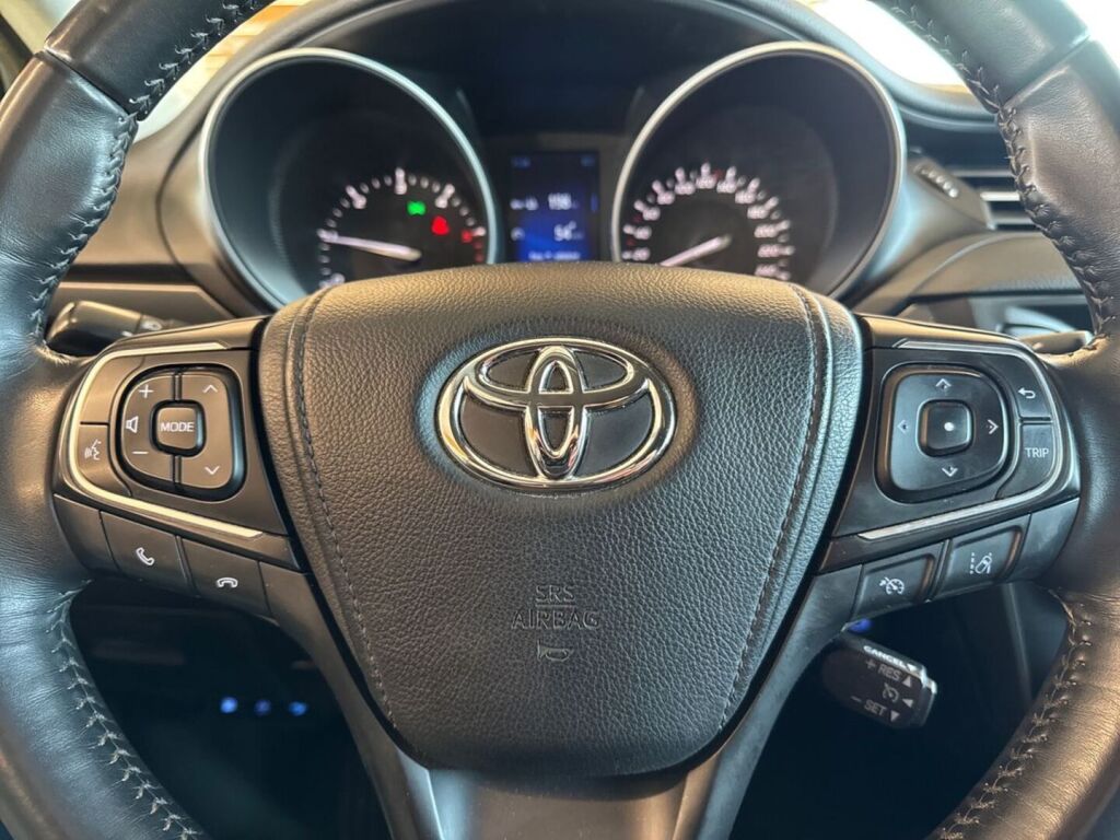Toyota Avensis 2015 Harmaa