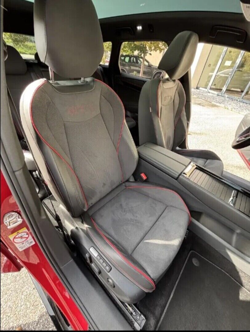 Volkswagen ID.7 2025 met.punainen/musta katto