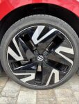 Volkswagen ID.7 2025 met.punainen/musta katto
