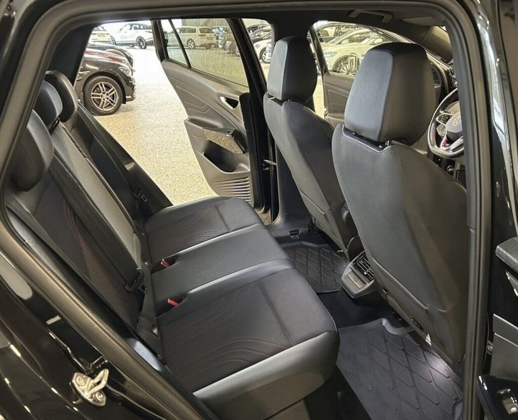 Volkswagen ID.4 2023 Musta