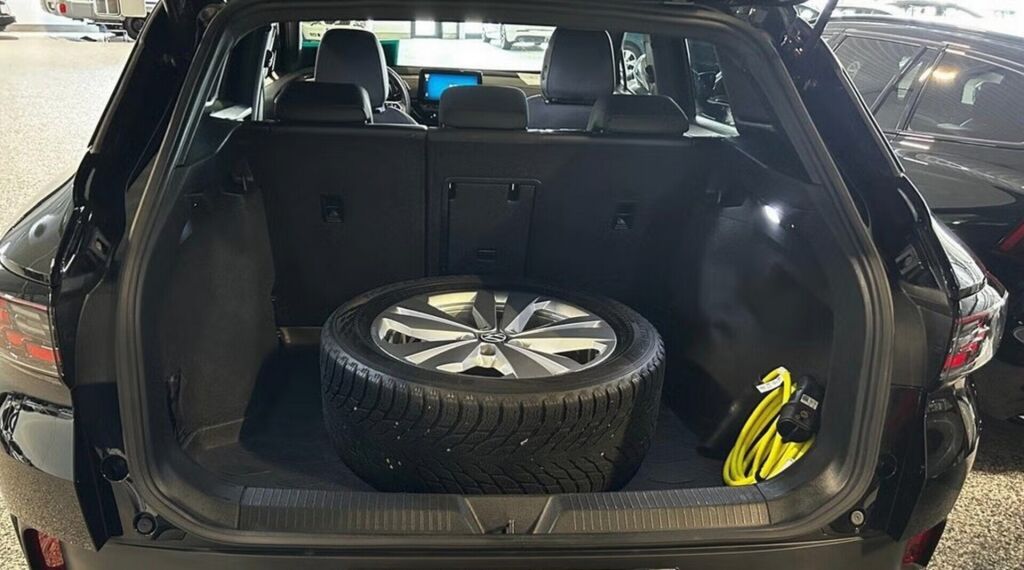 Volkswagen ID.4 2023 Musta