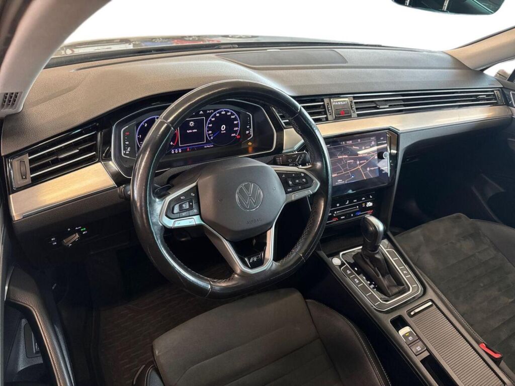 Volkswagen Passat 2022 Harmaa (Moonstone Grey)