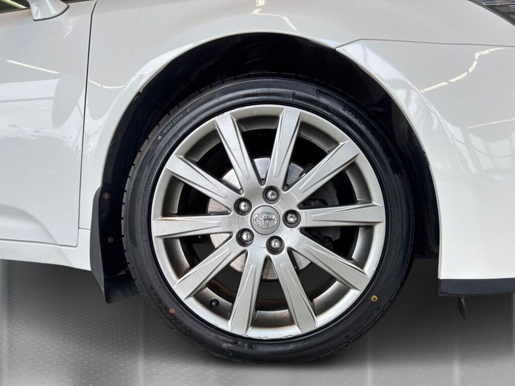 Toyota Avensis 2012 Valkoinen