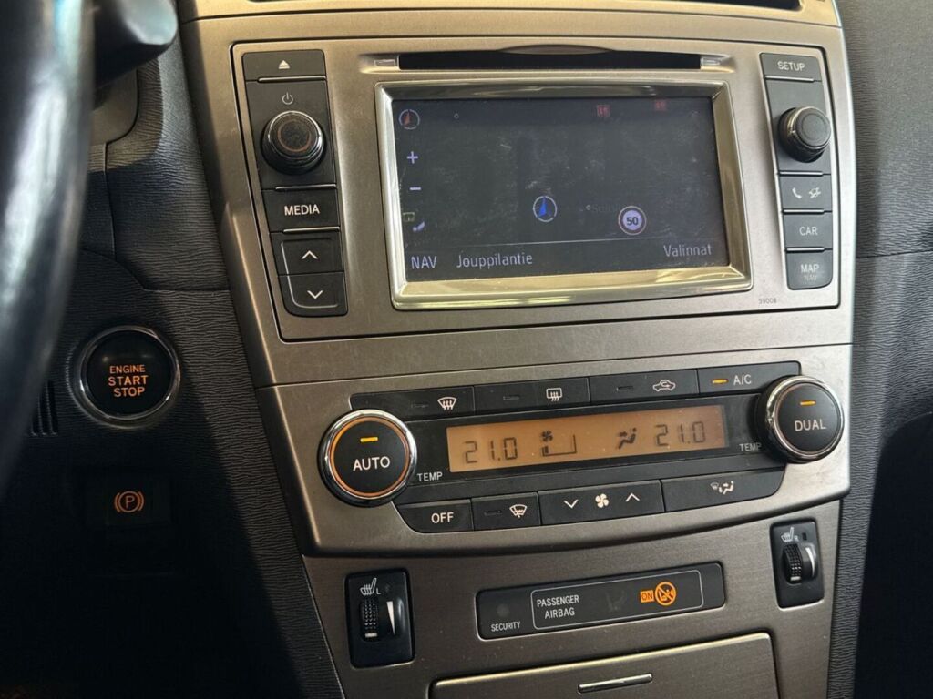 Toyota Avensis 2012 Valkoinen