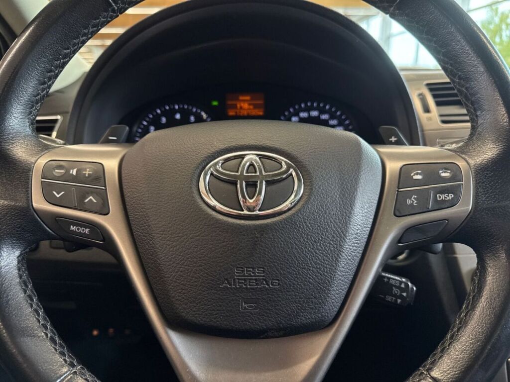 Toyota Avensis 2012 Valkoinen