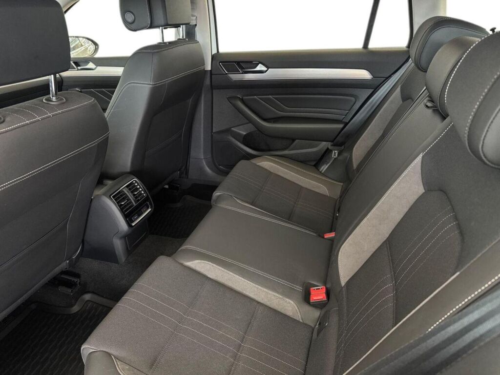 Volkswagen Passat 2021 9