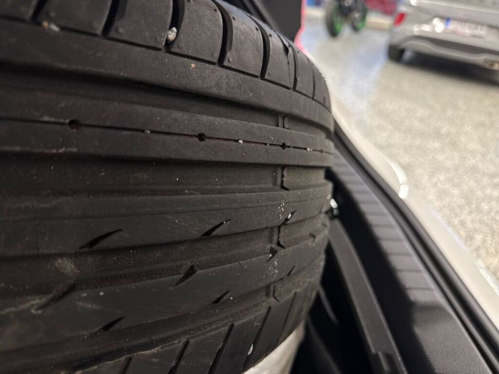 Toyota Corolla 2021 Valkoinen