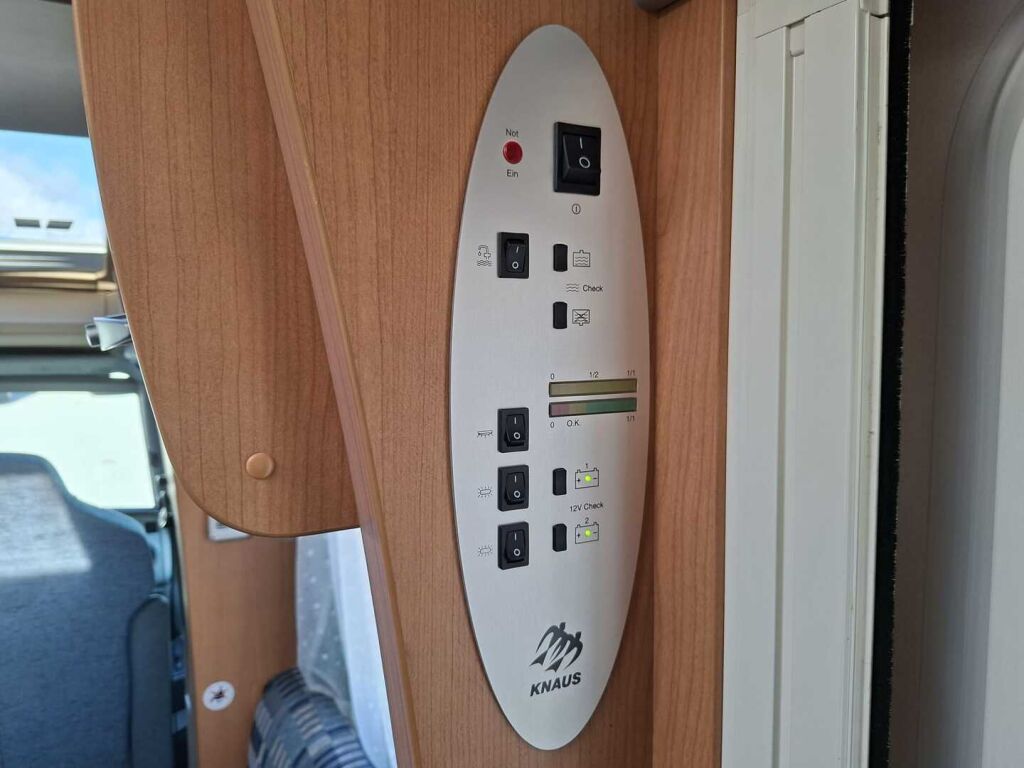 Knaus R06 2008 Valkoinen