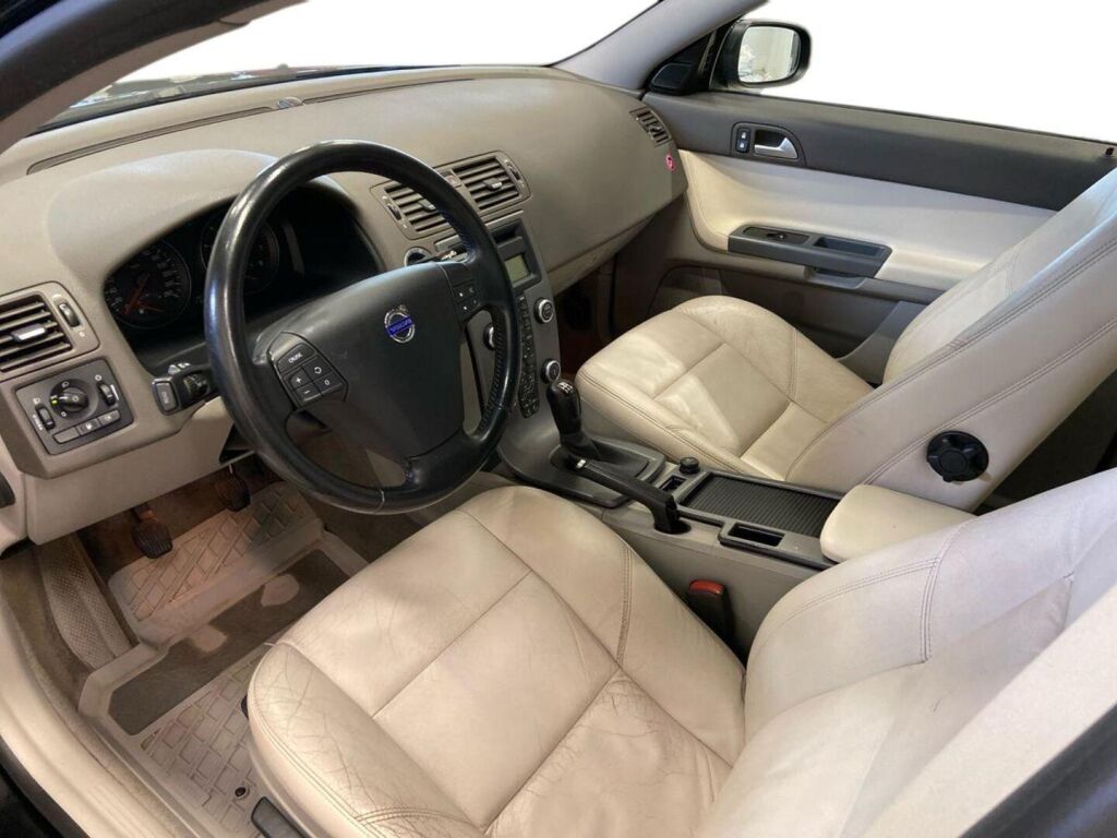 Volvo S40 2008 Musta