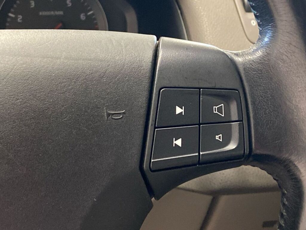 Volvo S40 2008 Musta