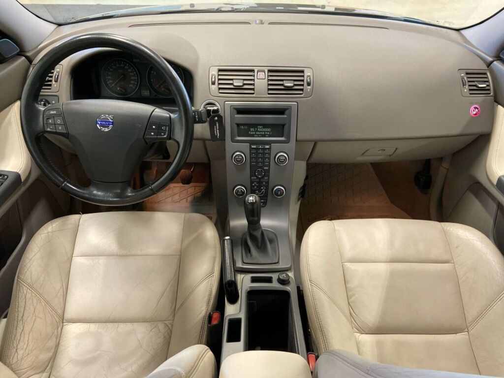 Volvo S40 2008 Musta