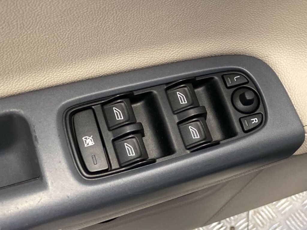 Volvo S40 2008 Musta