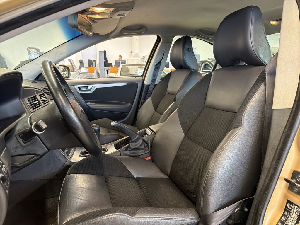 Volvo S60 2008 Keltainen