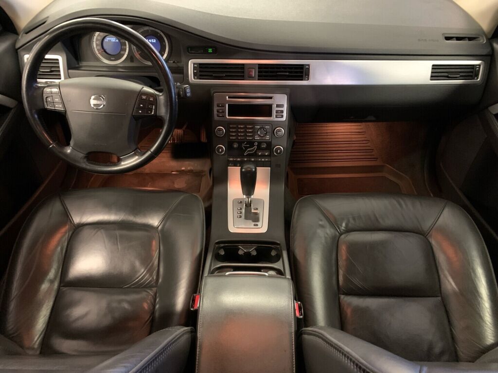 Volvo V70 2009 Harmaa