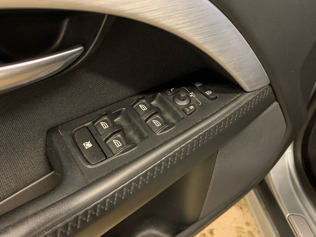 Volvo V70 2009 Harmaa