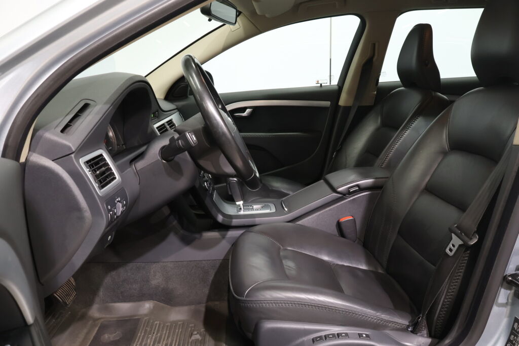 Volvo V70 2009 Harmaa