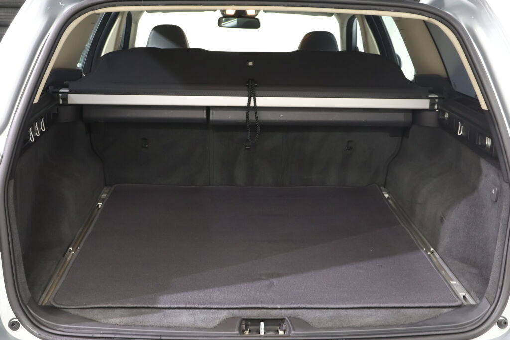 Volvo V70 2009 Harmaa