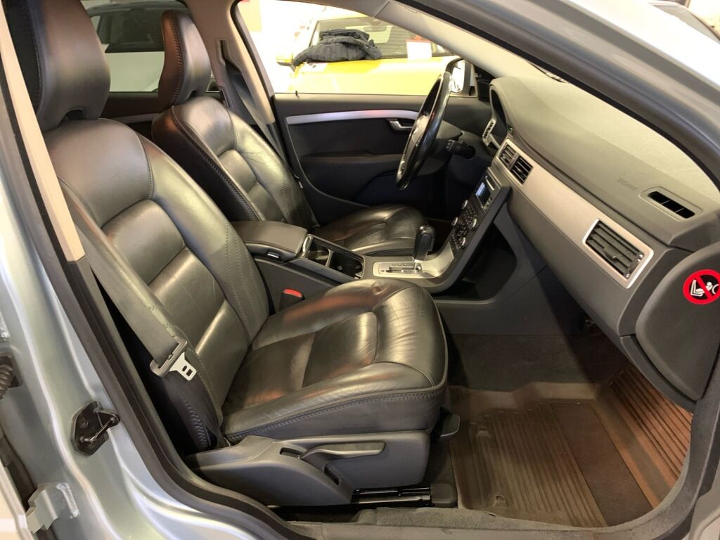 Volvo V70 2009 Harmaa