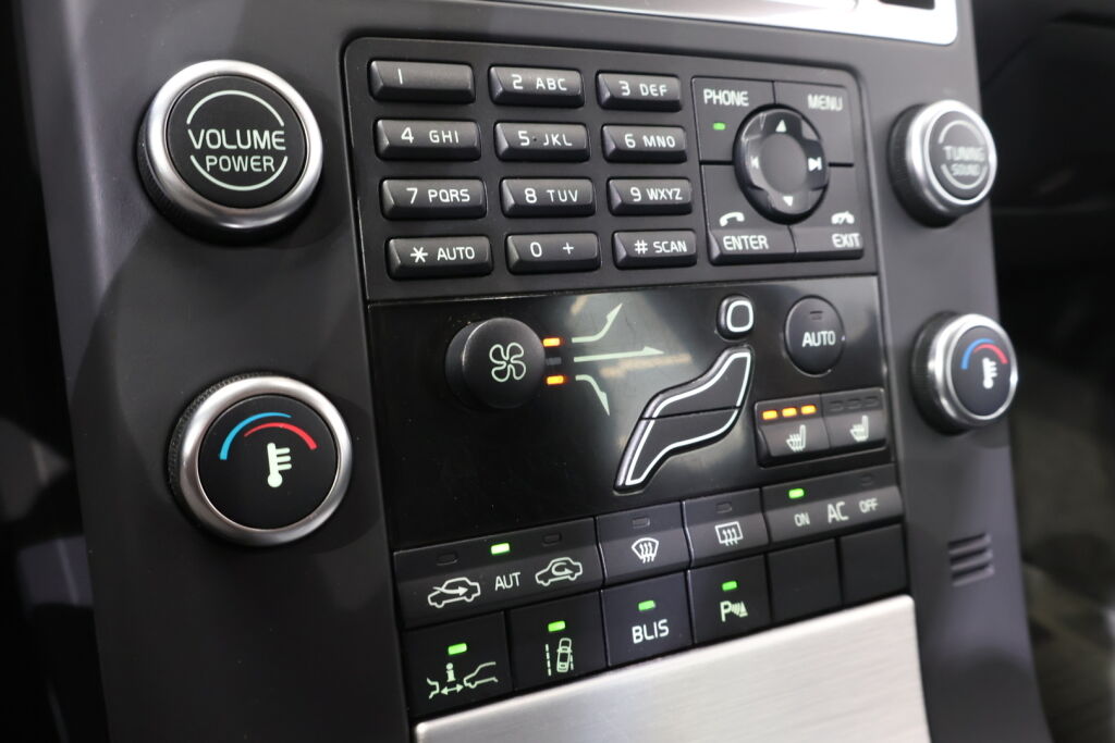 Volvo V70 2009 Harmaa