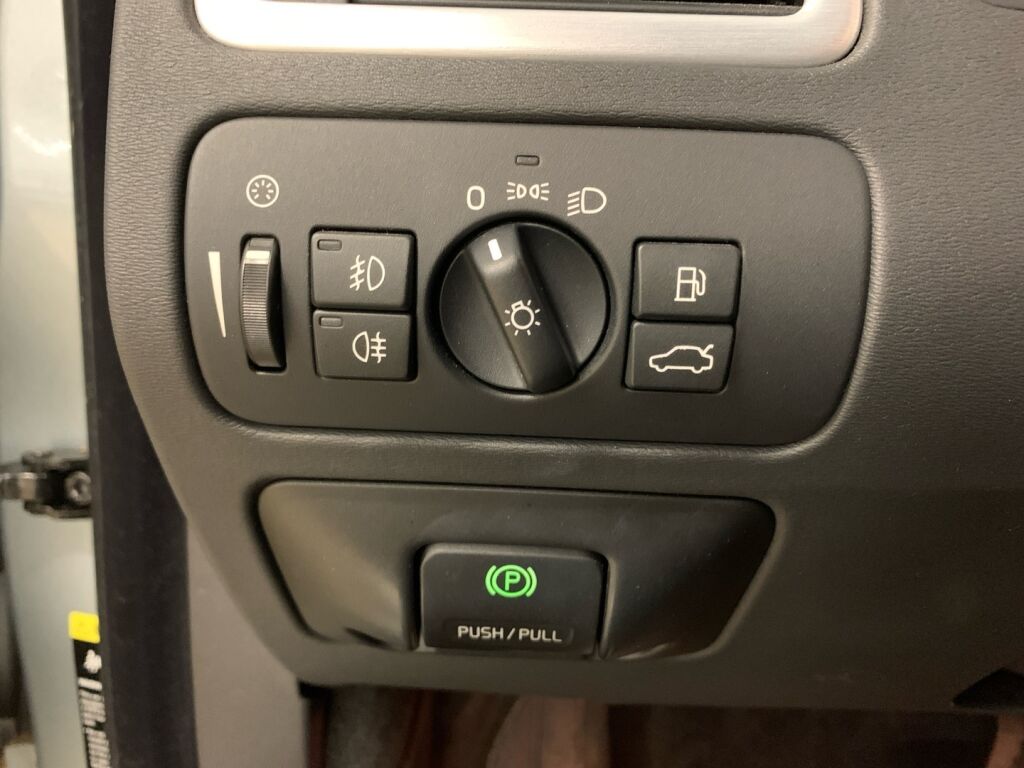 Volvo V70 2009 Harmaa