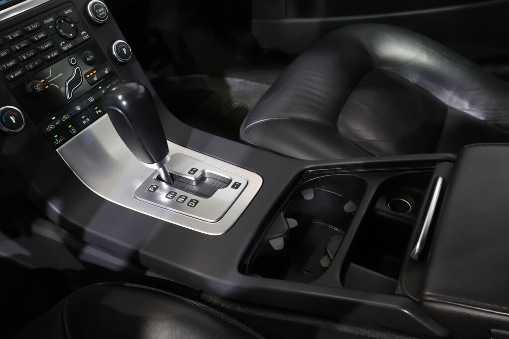 Volvo V70 2009 Harmaa