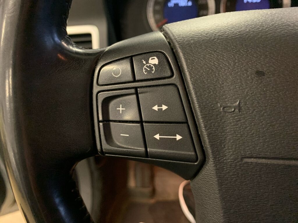 Volvo V70 2009 Harmaa