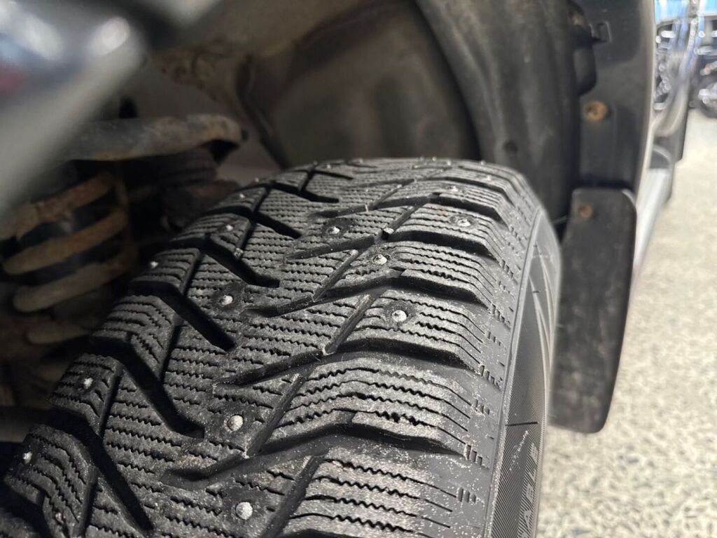 Toyota Hilux 2006 Musta