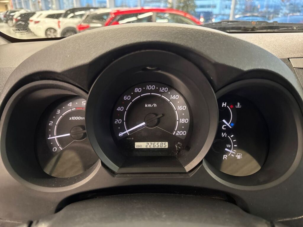 Toyota Hilux 2006 Musta