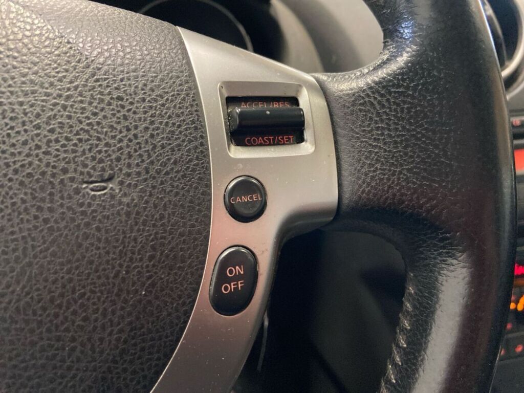 Nissan Qashqai 2009 Ruskea (beige)