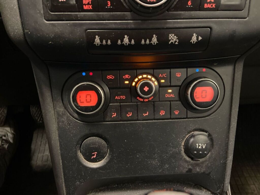 Nissan Qashqai 2009 Ruskea (beige)