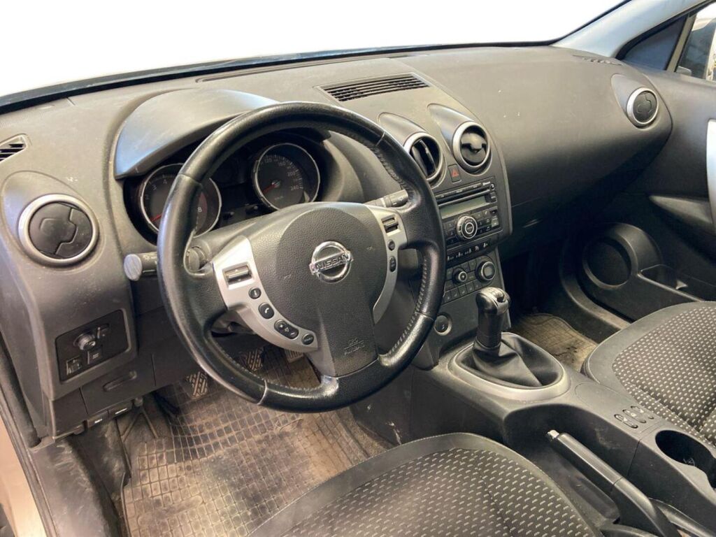 Nissan Qashqai 2009 Ruskea (beige)