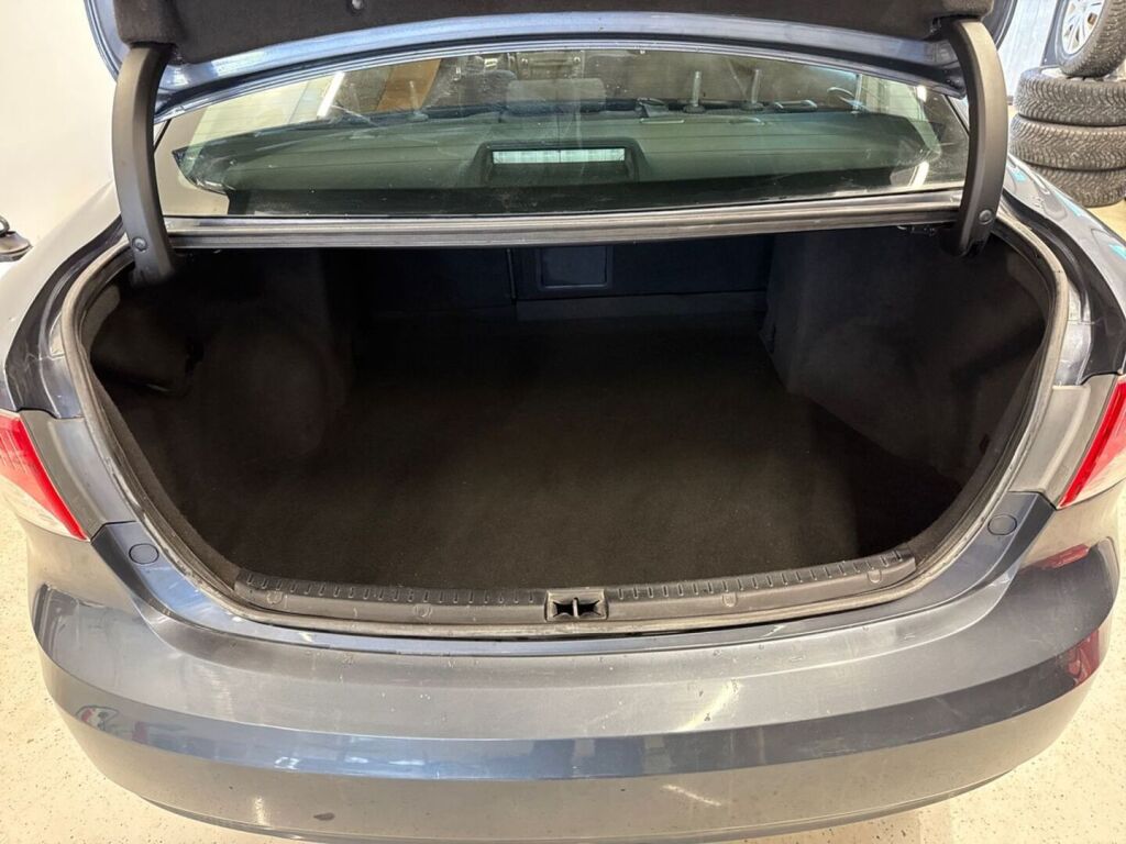 Toyota Avensis 2009 Sininen