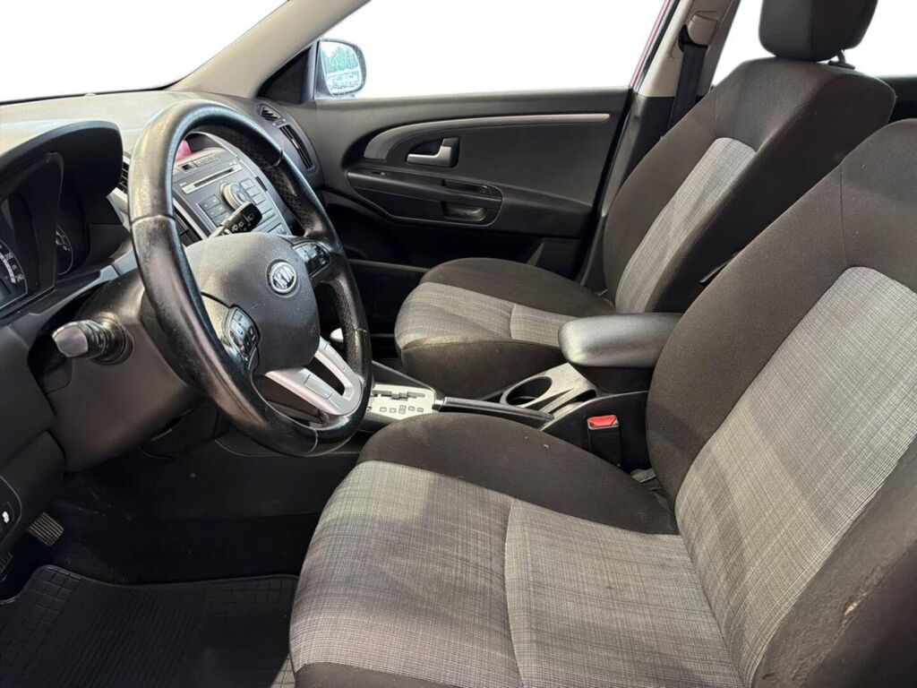 Kia Ceed 2010 Punainen