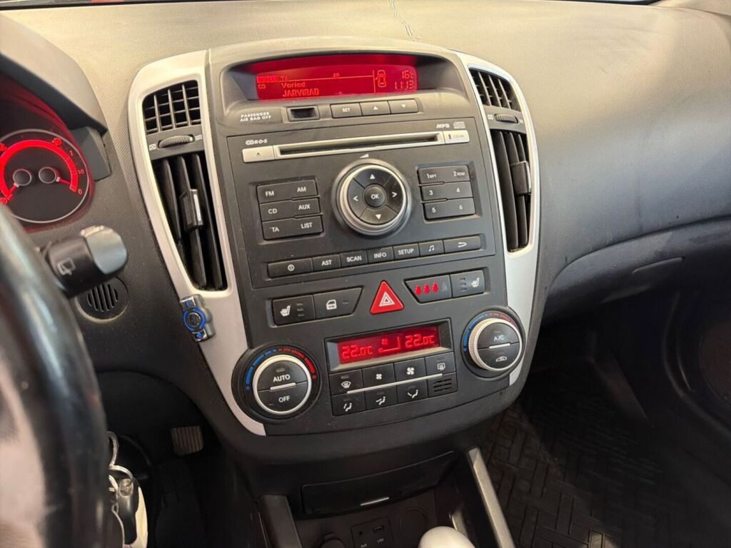 Kia Ceed 2010 Punainen