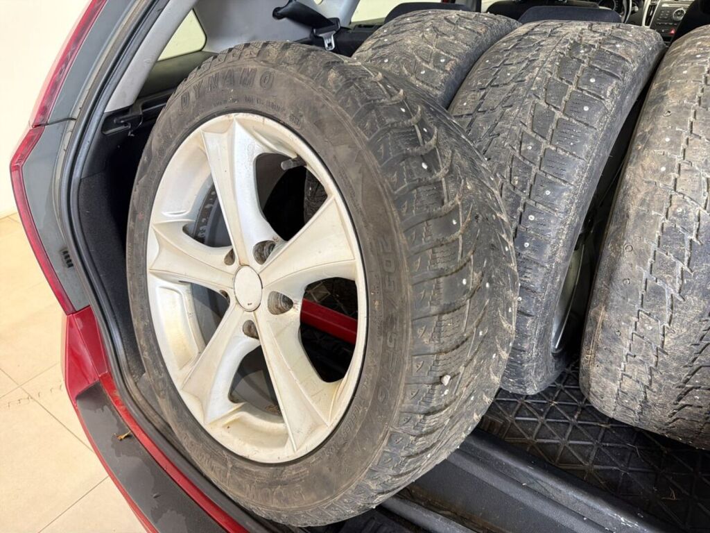 Kia Ceed 2010 Punainen