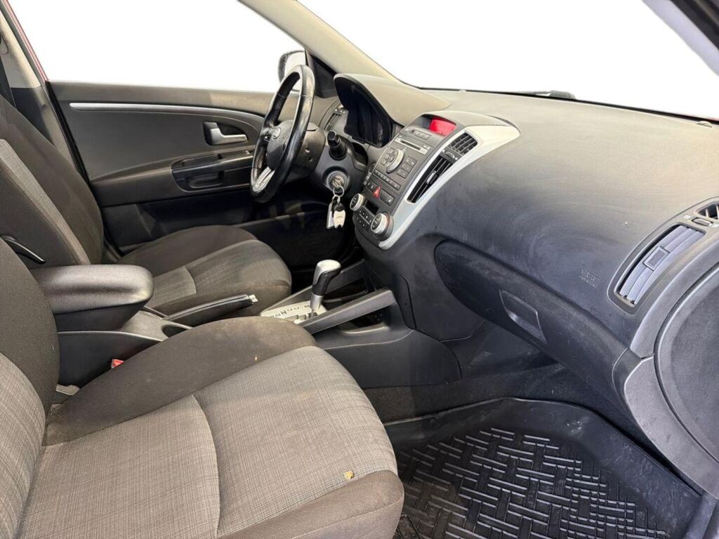 Kia Ceed 2010 Punainen
