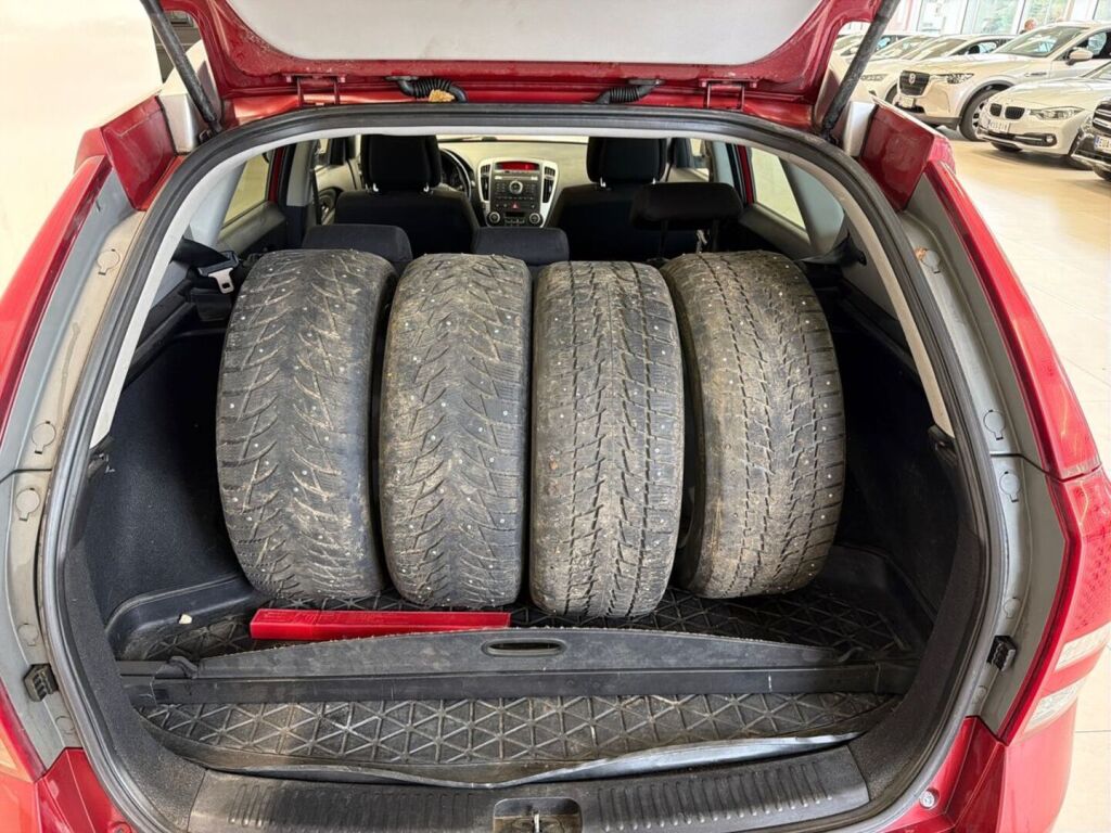 Kia Ceed 2010 Punainen