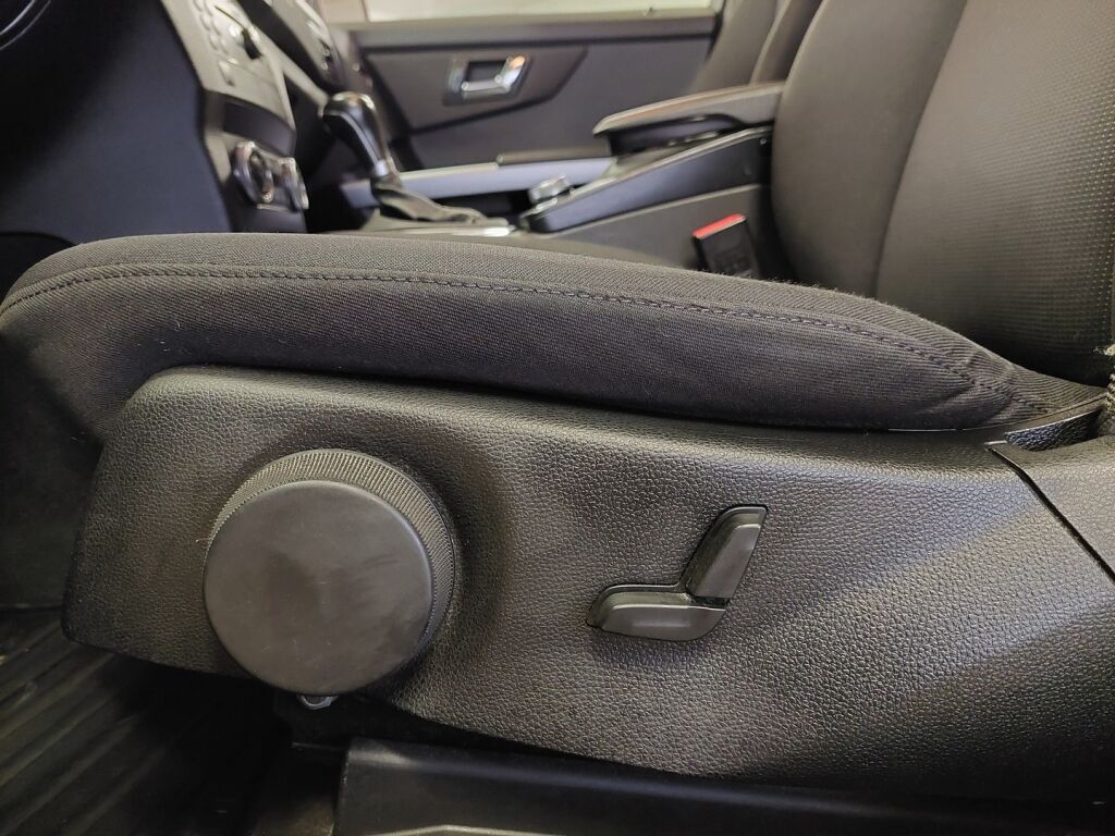 Mercedes-Benz GLK 2009 Ruskea (beige)