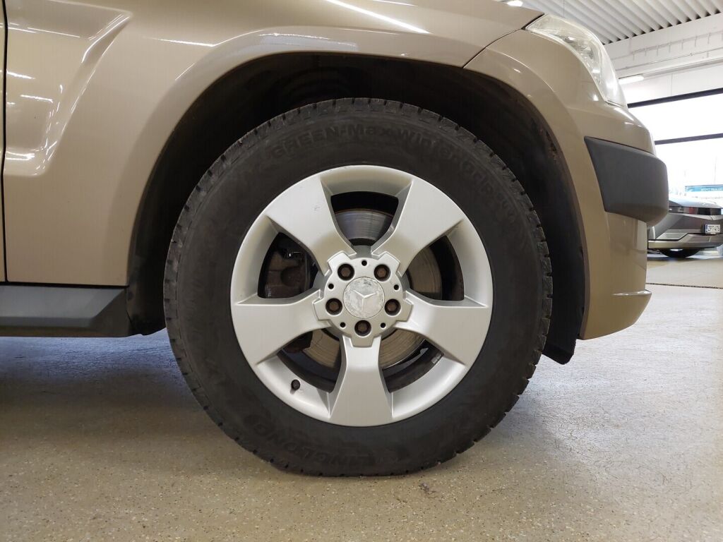 Mercedes-Benz GLK 2009 Ruskea (beige)