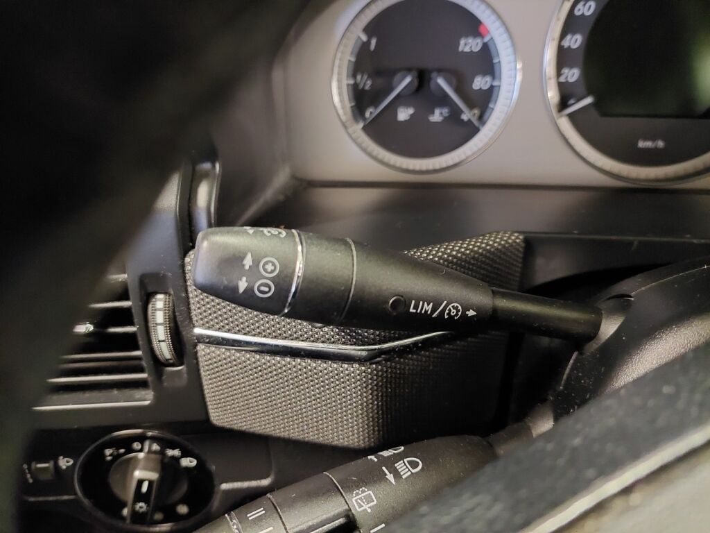 Mercedes-Benz GLK 2009 Ruskea (beige)