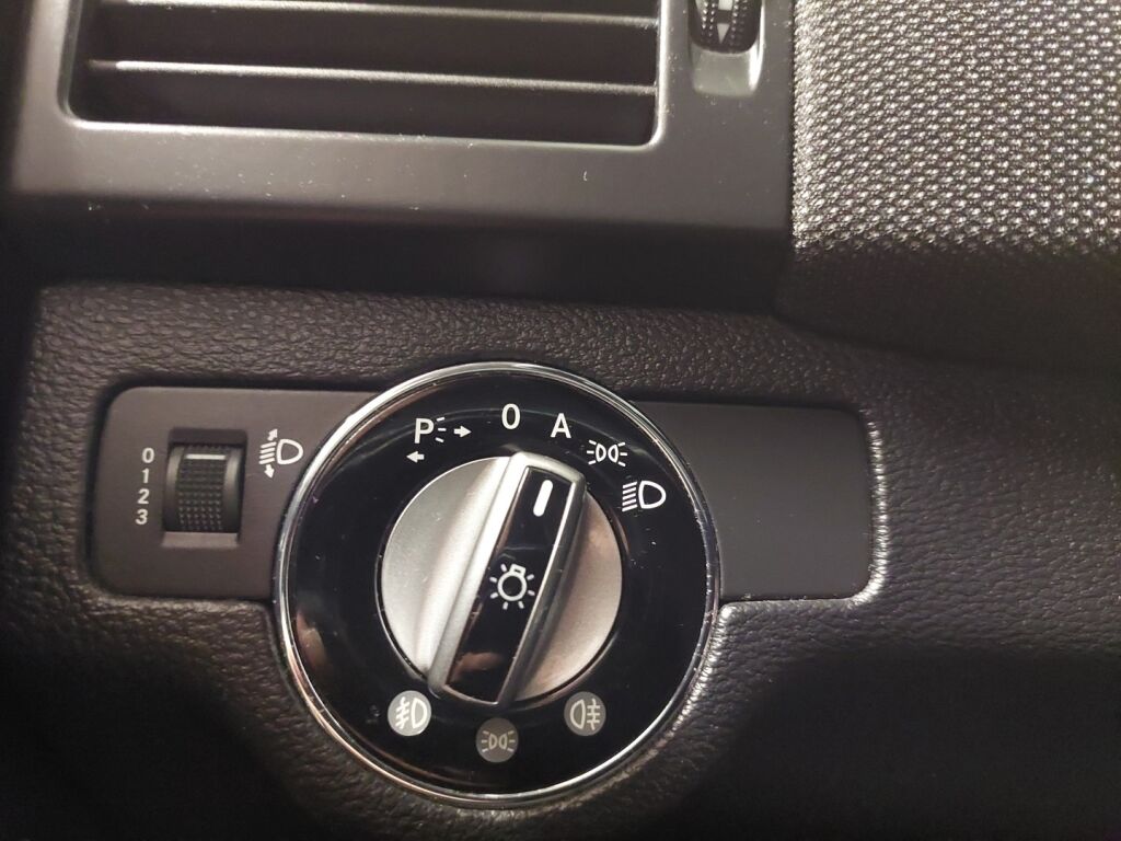 Mercedes-Benz GLK 2009 Ruskea (beige)