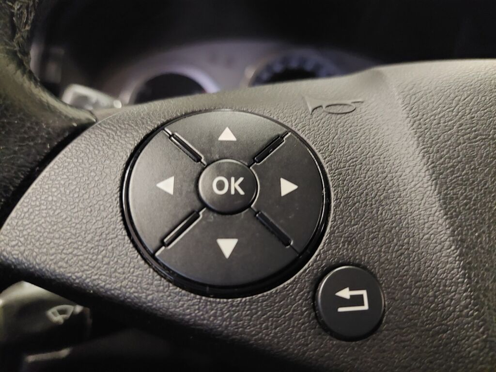 Mercedes-Benz GLK 2009 Ruskea (beige)