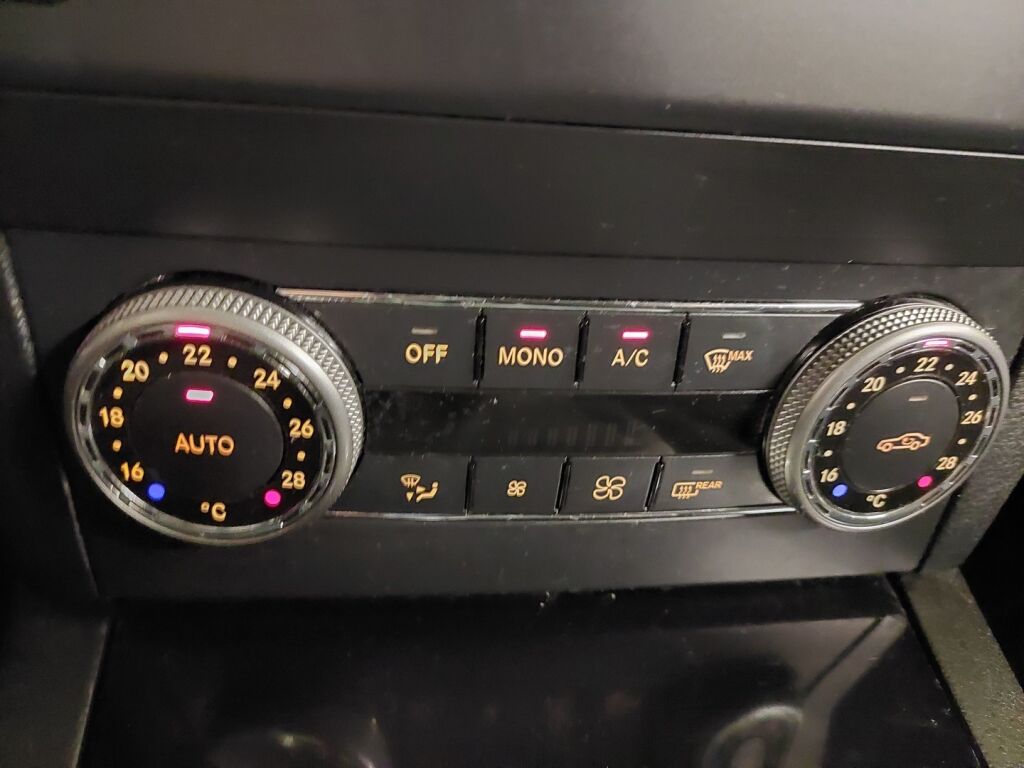 Mercedes-Benz GLK 2009 Ruskea (beige)