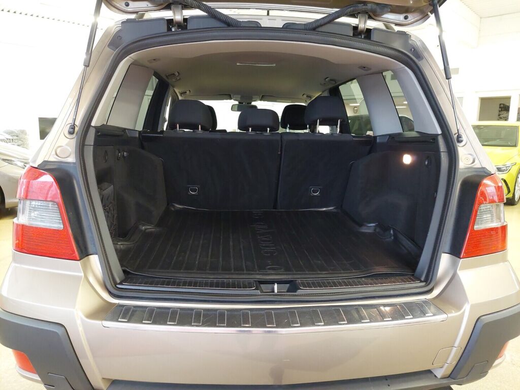 Mercedes-Benz GLK 2009 Ruskea (beige)