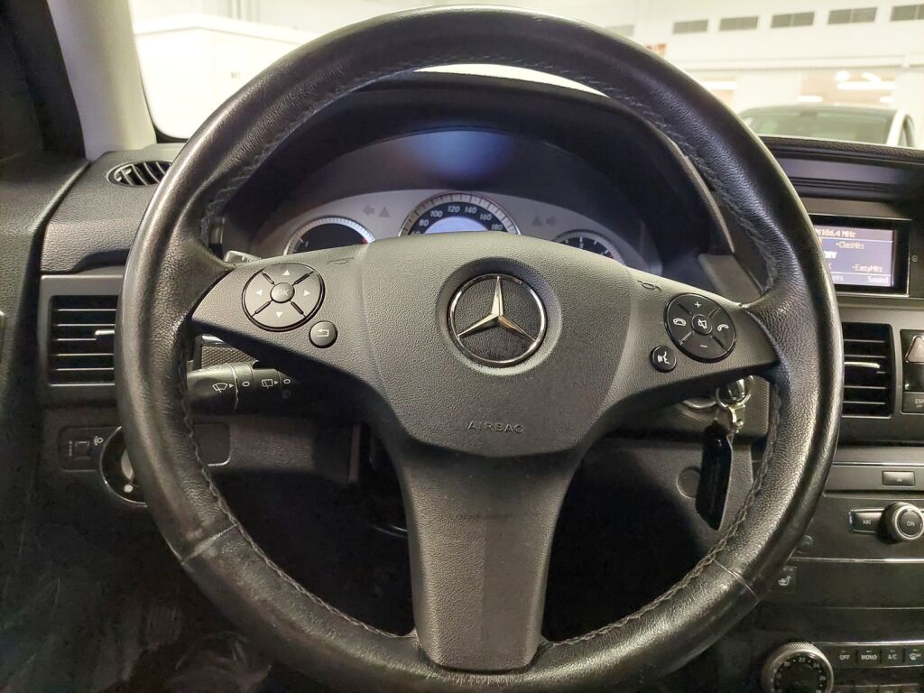 Mercedes-Benz GLK 2009 Ruskea (beige)