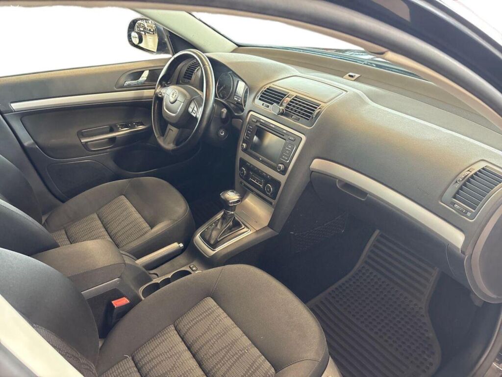 Skoda Octavia 2009 Musta