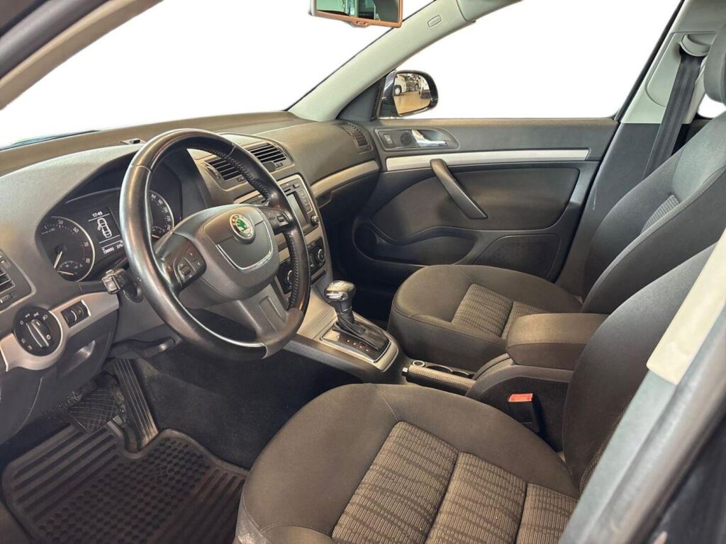 Skoda Octavia 2009 Musta