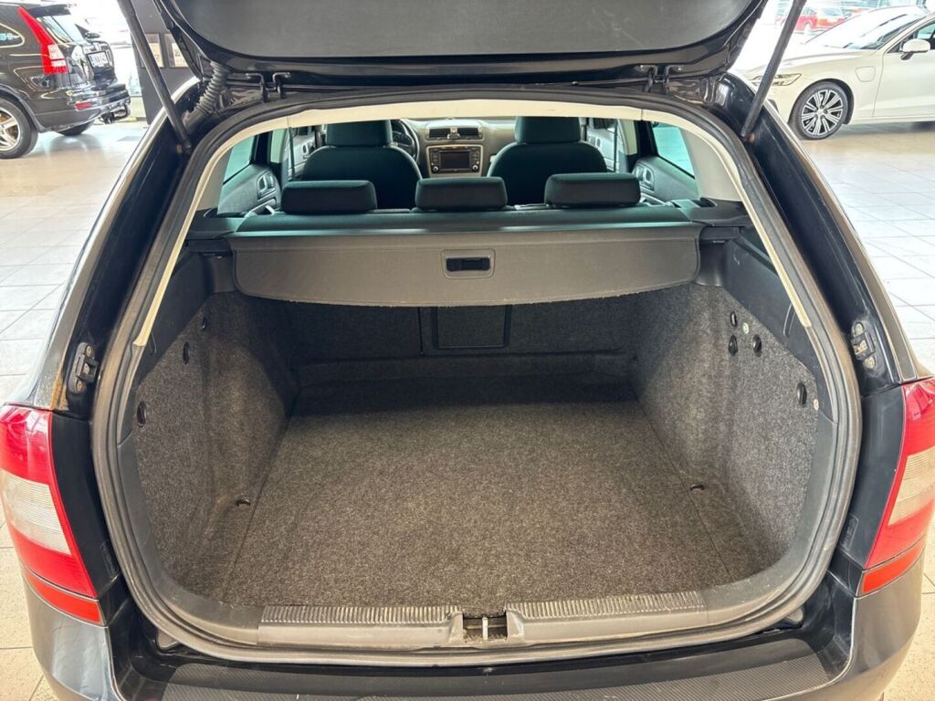 Skoda Octavia 2009 Musta