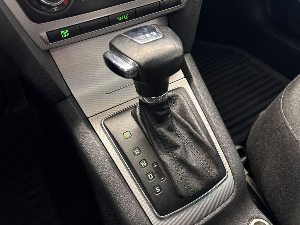 Skoda Octavia 2009 Musta