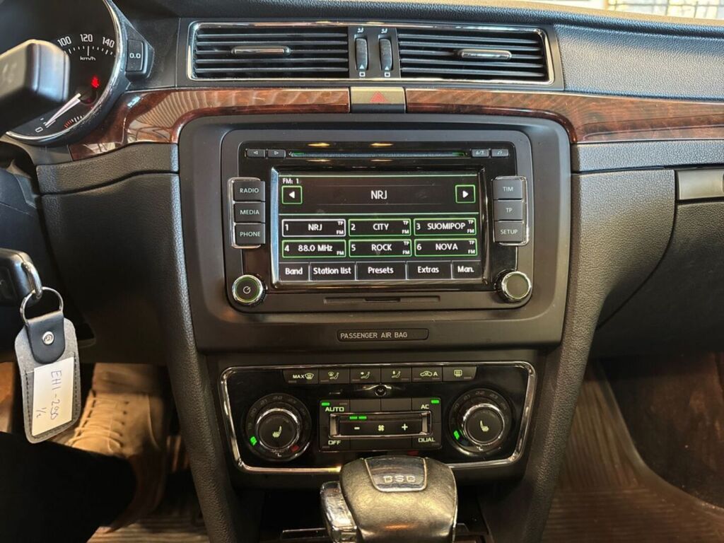 Skoda Superb 2009 Ruskea (beige)